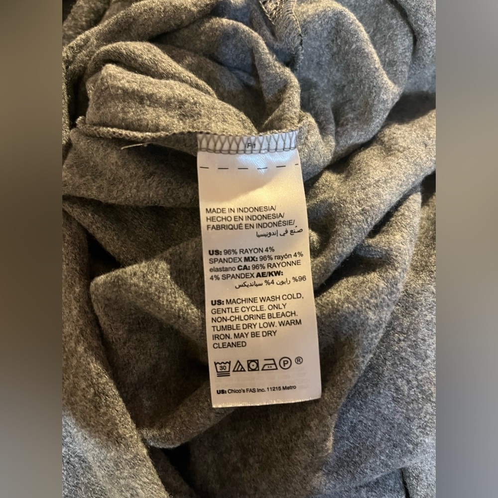 Chico’s Zenergy Grey Animal Print Brushed Fleece Tunic Women’s Size 12-14(2) - Picture 4 of 5